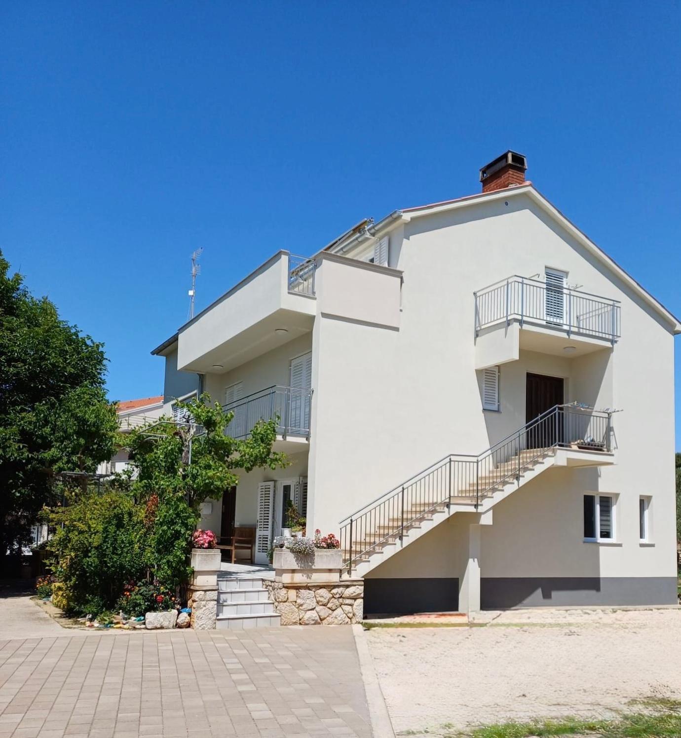 Apartment Vidas Новаля Екстериор снимка